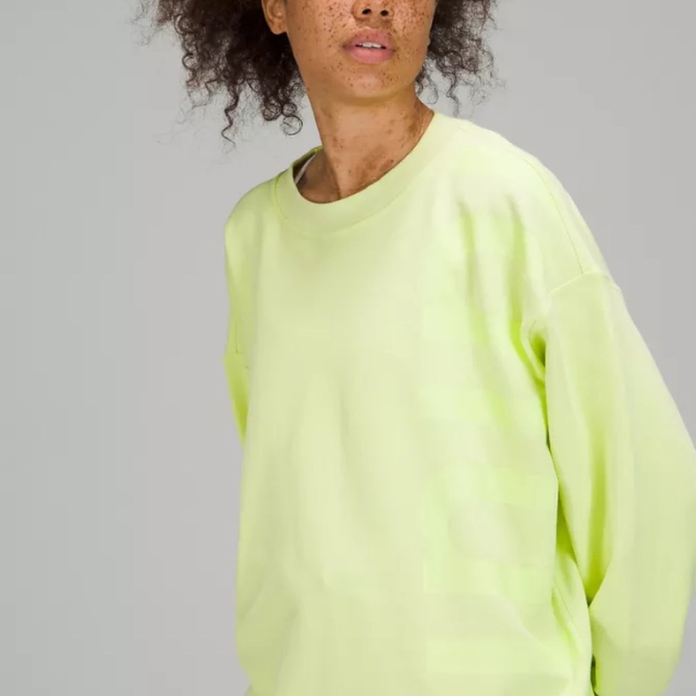 Lululemon Perfectly Oversized Crew‎ Logo Size 6